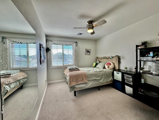 Building Photo - 12768 N Lantern Way