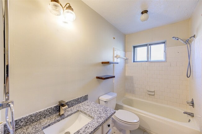 Building Photo - 1510 Chestnut Tree Ln