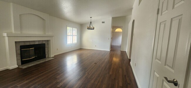 Building Photo - 6415 Canyon Creek Way