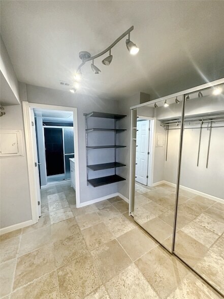 Building Photo - 3701 Turtle Creek Blvd