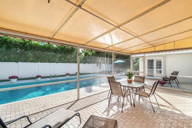 Building Photo - 518 Gardenia Terrace