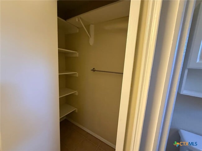 Building Photo - 758 Briarbend Dr