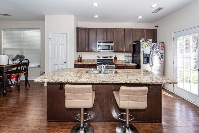 Building Photo - 3 Bedroom, 2.5 Bathroom Home in Eagle Run - Ladson