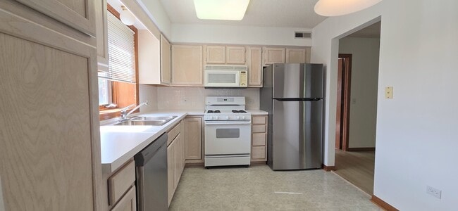 Building Photo - 6430 W Berteau Ave