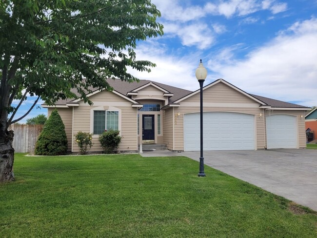 Primary Photo - Sandcastle Estates Home - Pet friendly