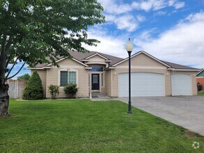 Building Photo - Pet Friendly Home with Large Yard
