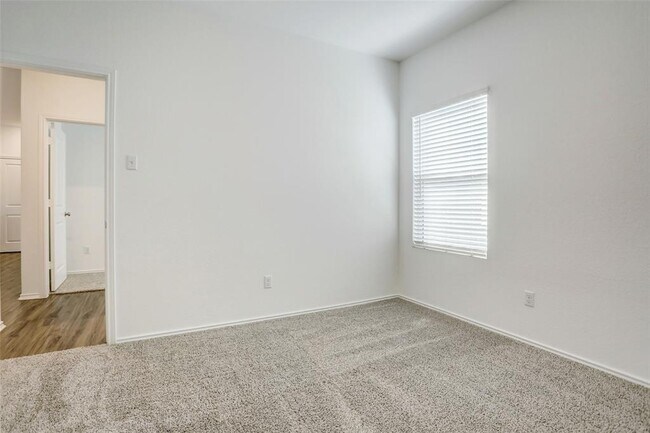 Building Photo - 340 Geode Glen