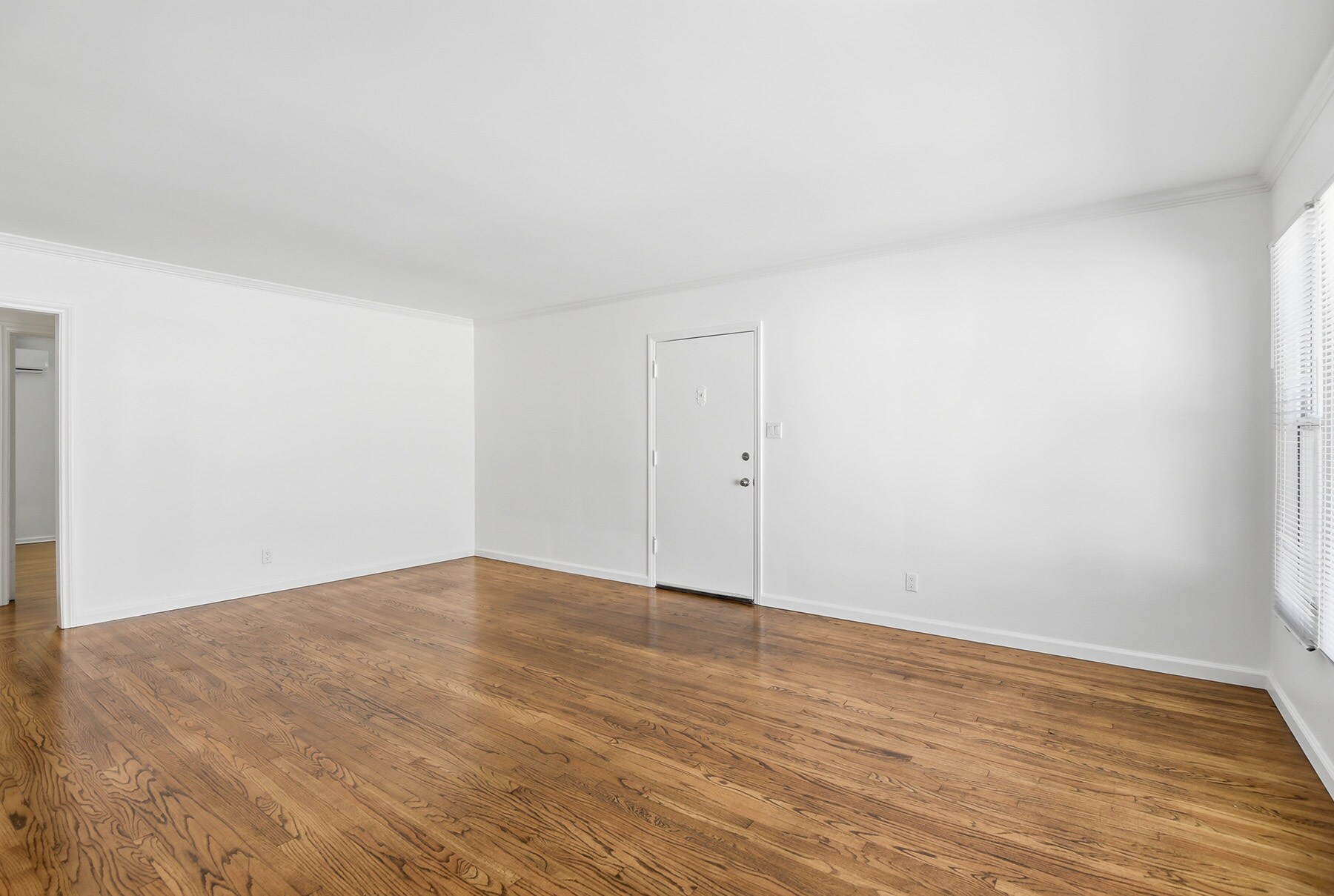 Building Photo - 722 1/2 N Edinburgh Ave