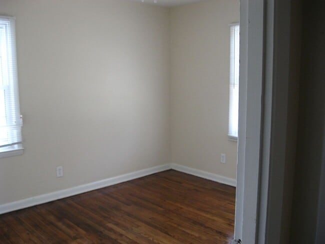 Building Photo - Cozy home
