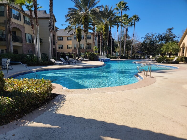 Building Photo - 7800 Point Meadows Dr