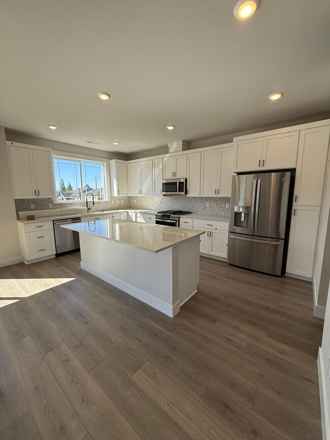 Building Photo - 16870 SW Leaf Ln