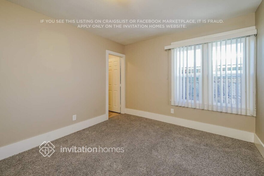 Building Photo - 754 N Kenmore Ave