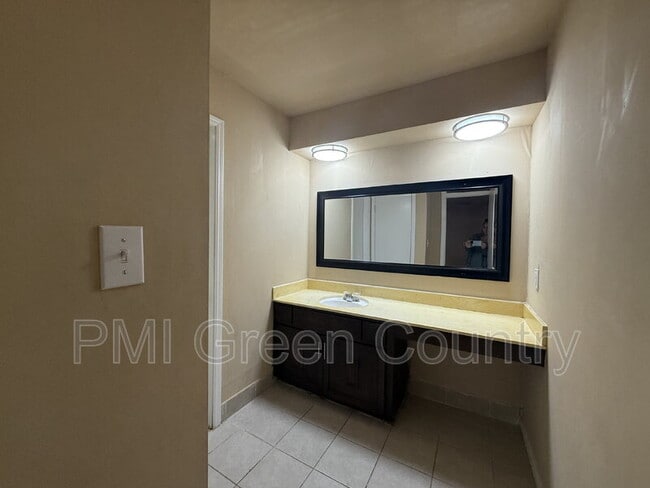 Building Photo - 4334 E 67th St