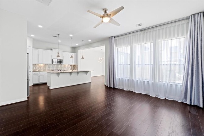 Building Photo - 4536 Berkman Dr