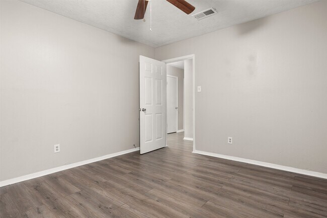 Building Photo - 2714 5th Ave N