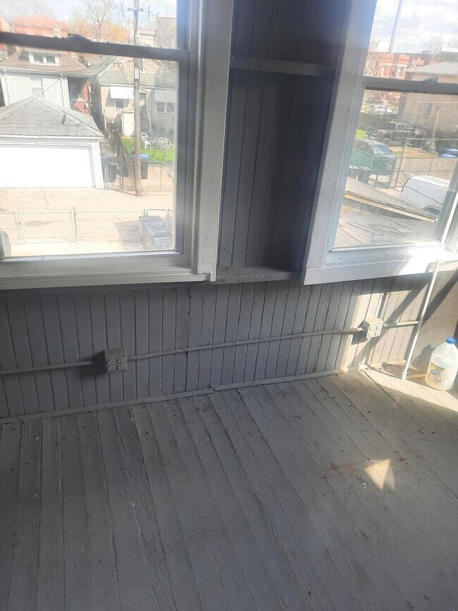 Building Photo - 6221 S Laflin St