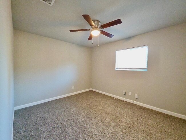 Building Photo - 2401 La Casa Dr