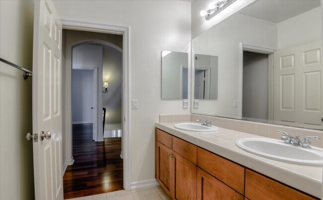 Bathroom 2 - 2835 Maricopa St