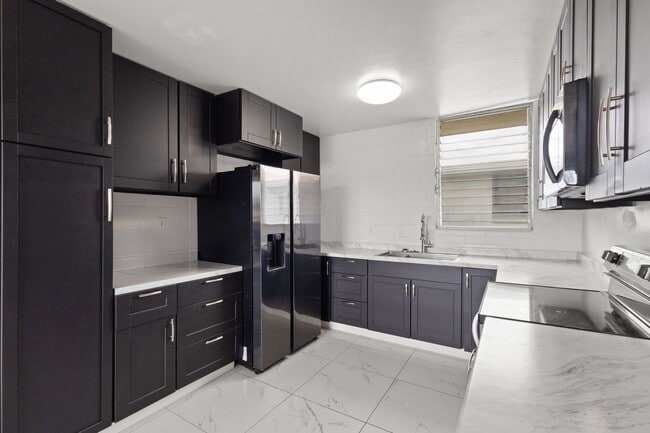 Building Photo - Freshly Remodeled Waipahu Condo | Pearl Harbor Views