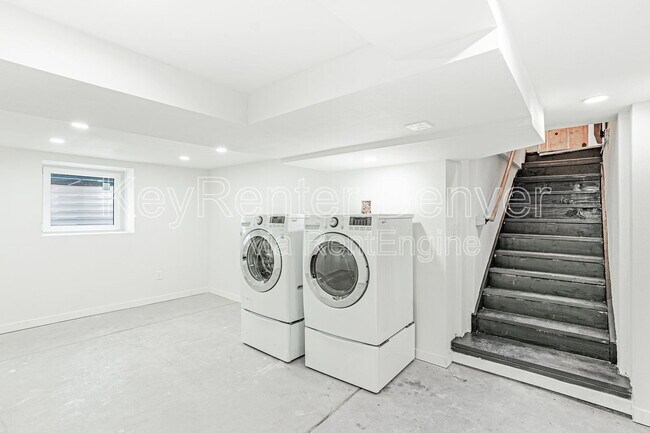 Building Photo - 421 N Stuart St