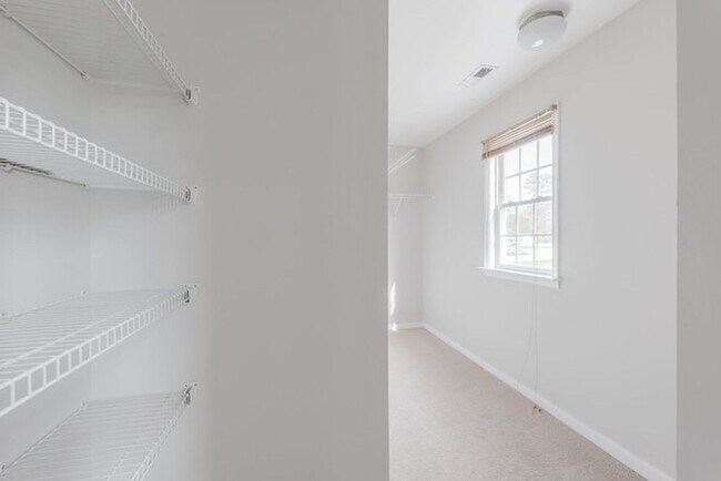 Building Photo - Charming 4 bedroom Colonial in Midlothian!