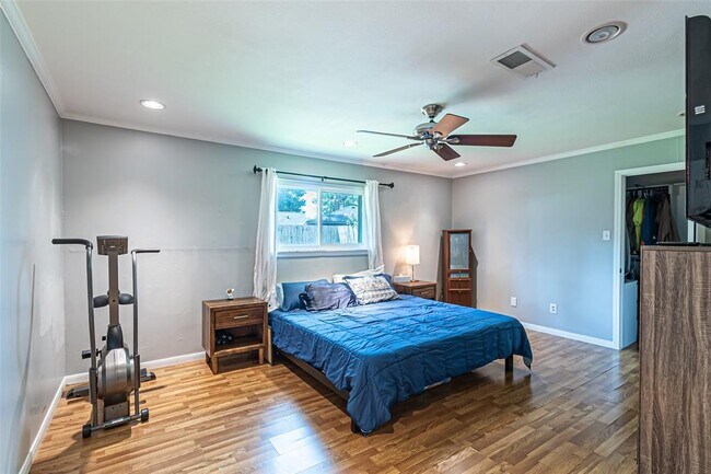 Building Photo - 5611 Winding Way Dr
