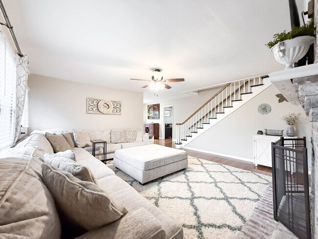 Building Photo - NO APPLICATION FEE FOR 72 HOURS! Spacious Fully-Furnished 5-Bedroom Home | Mid-Term Rental in Gre...