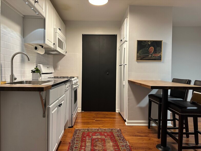 Primary Photo - 982 Hatch St