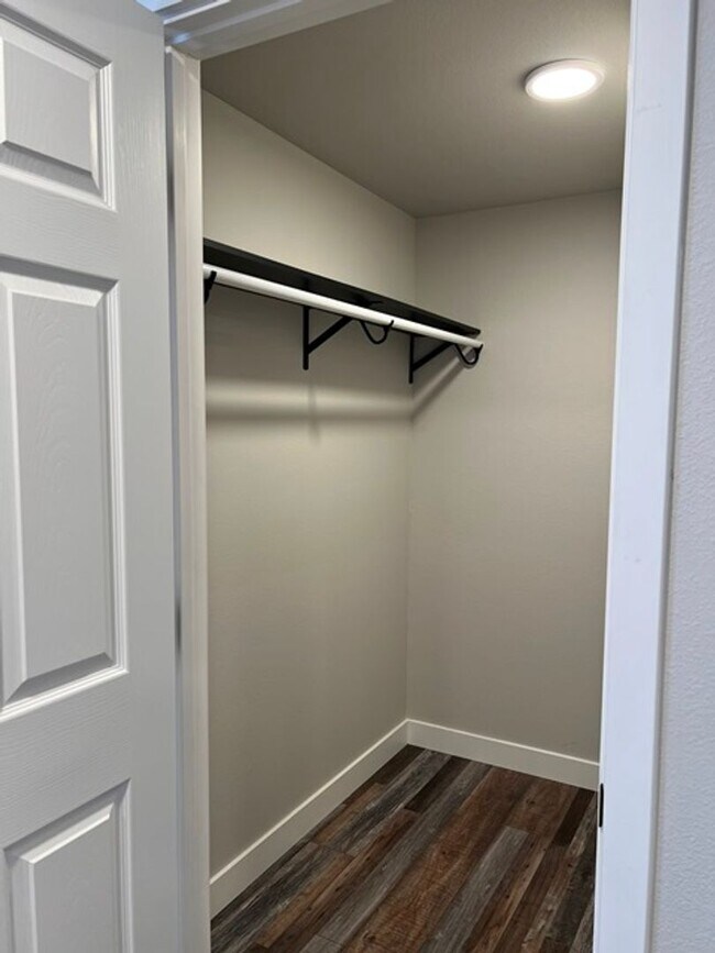 Building Photo - 3Bd/2Ba Two Story House - Available Now!