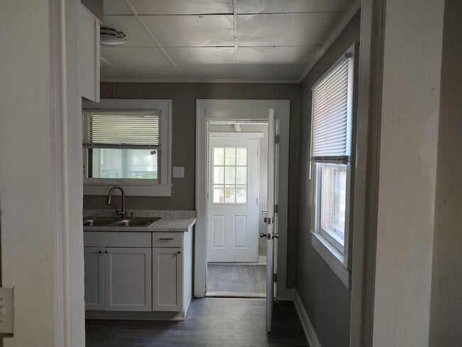 Building Photo - 4BR/2BA House- Newly renovated