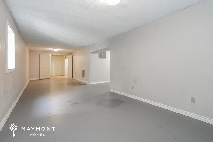 Building Photo - 4900 Oak Springs Dr