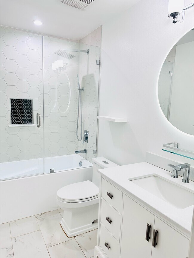 Building Photo - 4408 Laurelgrove Ave