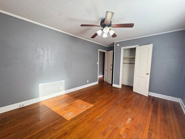 Building Photo - 2 Bedroom, 1 Bathroom House in Winston-Salem!