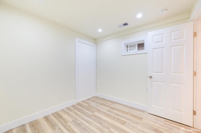 Building Photo - 2371 30th Ave