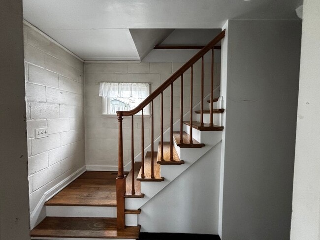 Building Photo - Private Apartment with Two Stall garage