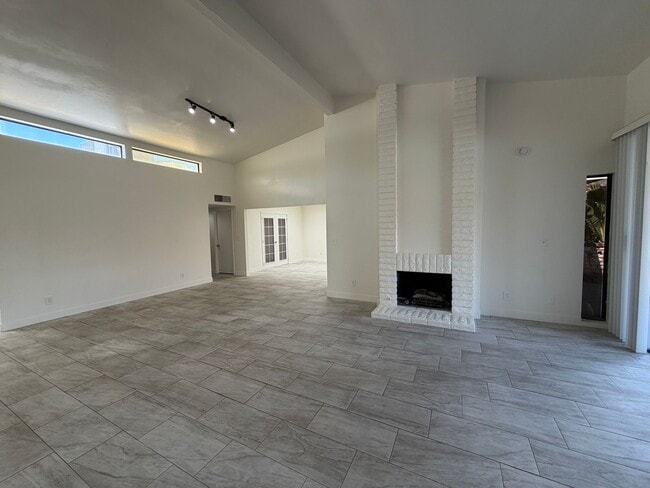 Building Photo - 3118 Espanol Dr