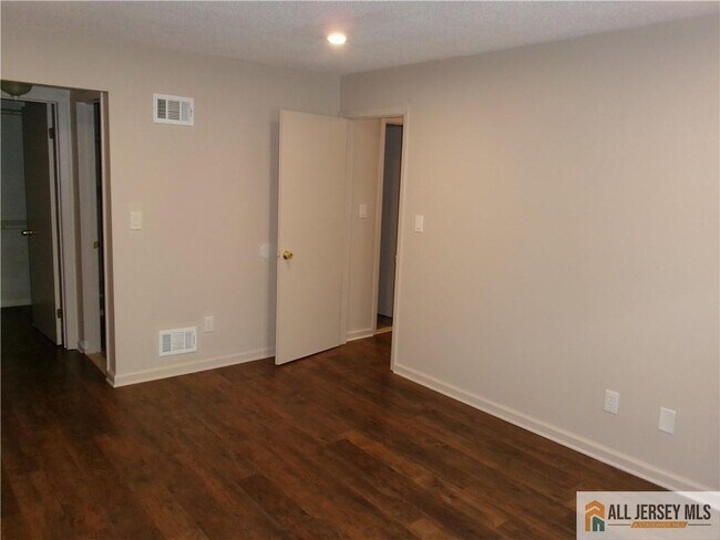 Building Photo - 23 Deerberry Ln