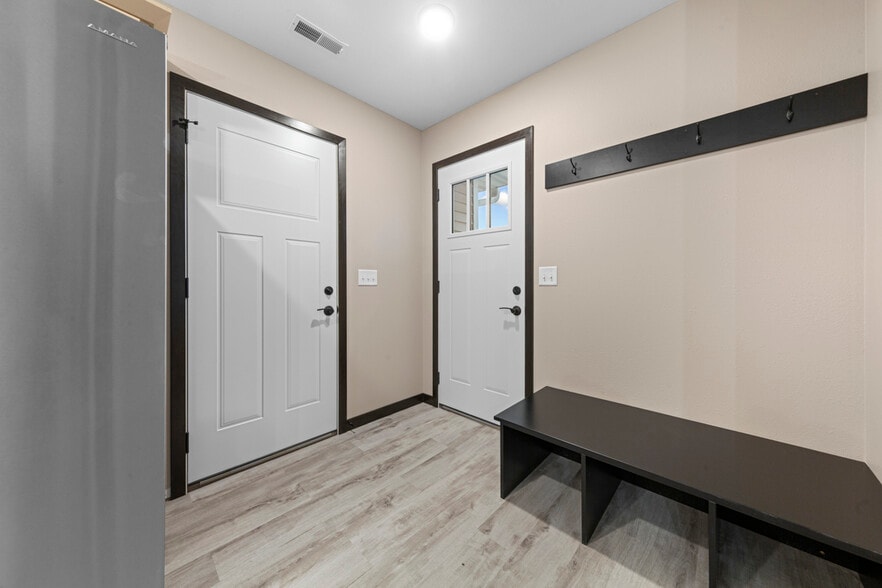 Building Photo - 3200 Noble Dr