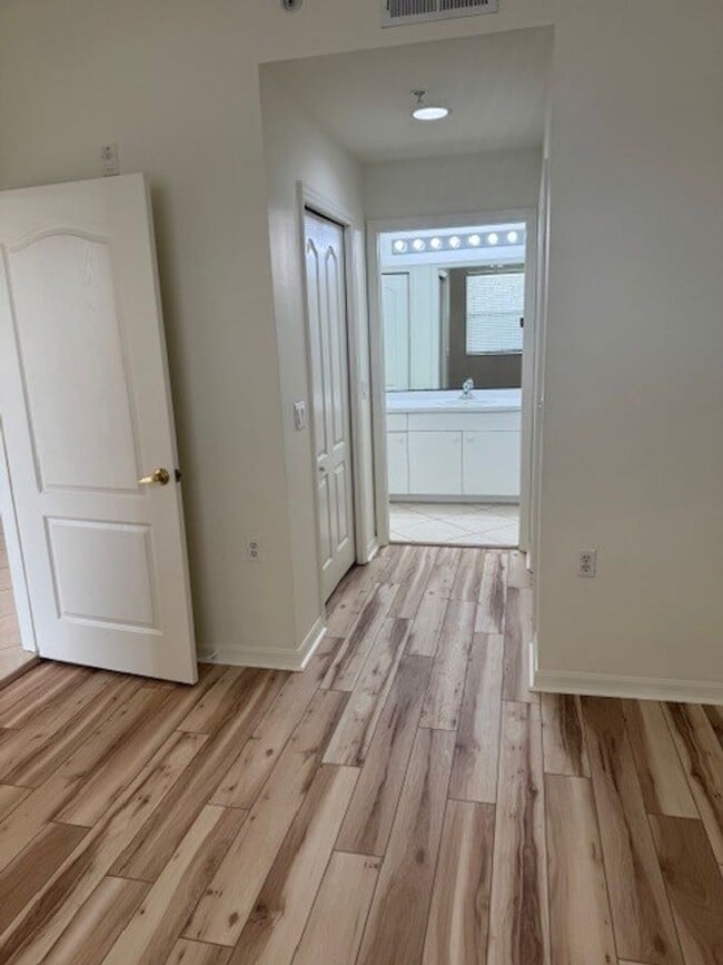 Building Photo - Osprey Cove 2/2-