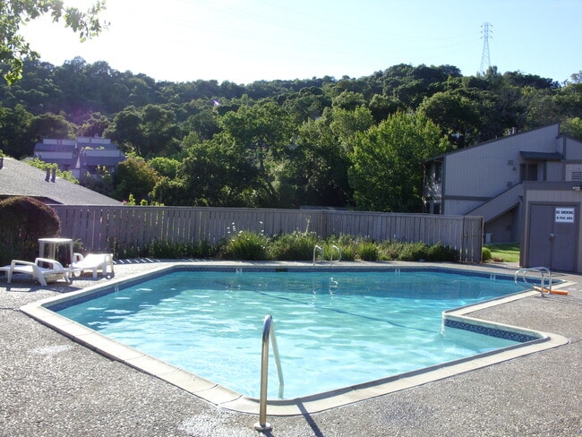 Building Photo - 25 Clay Ct