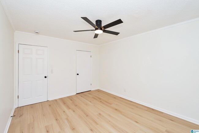 Building Photo - 3338 Crescent Dr