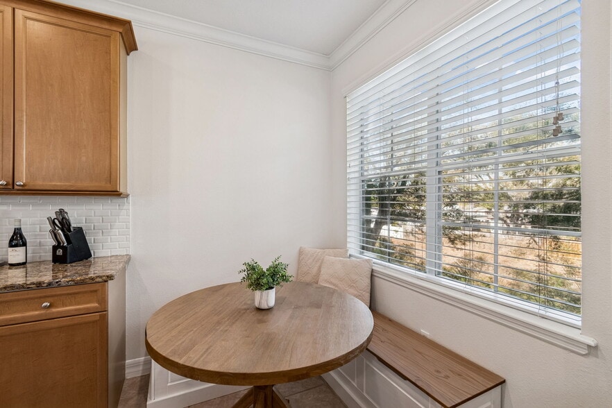 Breakfast area - 4543 Bay Spring Ct