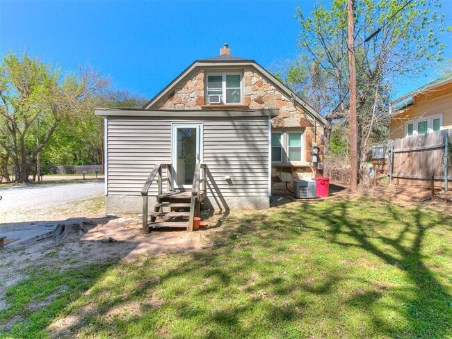 Building Photo - 734 Boyd St