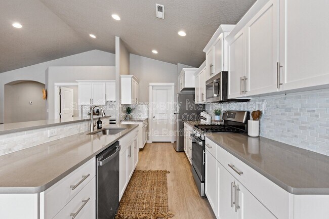 Building Photo - 5673 W Rockingham Dr
