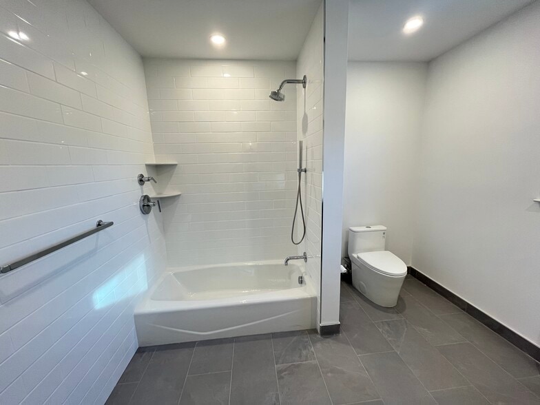 Building Photo - 34 Keith St