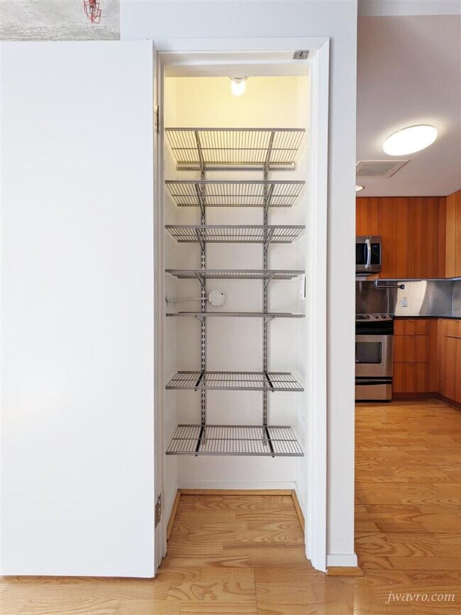 Building Photo - 77 Dow Pl