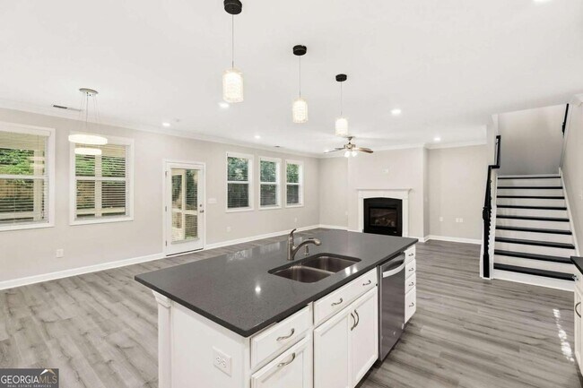 Building Photo - 520 Cresentry Brook