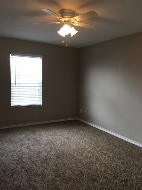 Primary Bedroom - 404 S Texas Dr