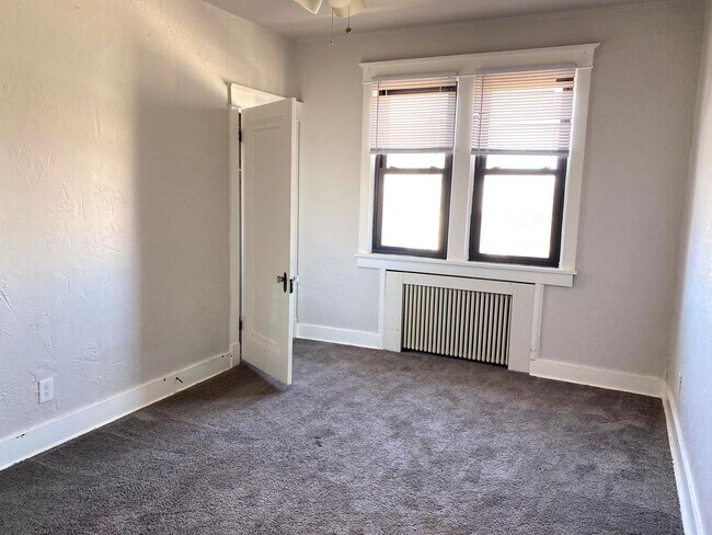 Building Photo - Bailey