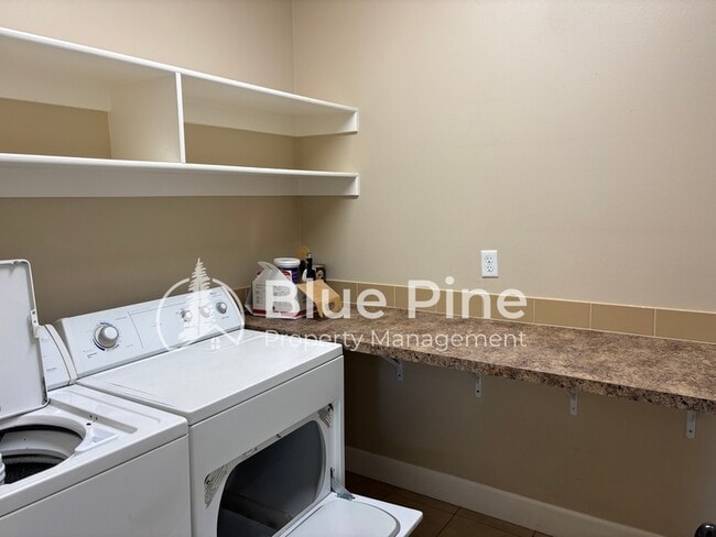 Building Photo - 3312 E Edwards Dr